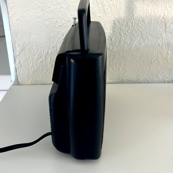 Vintage Soundesign AM/FM Portable Radio 90’s Model 2236BLK AC/Battery Powered - Picture 5 of 6